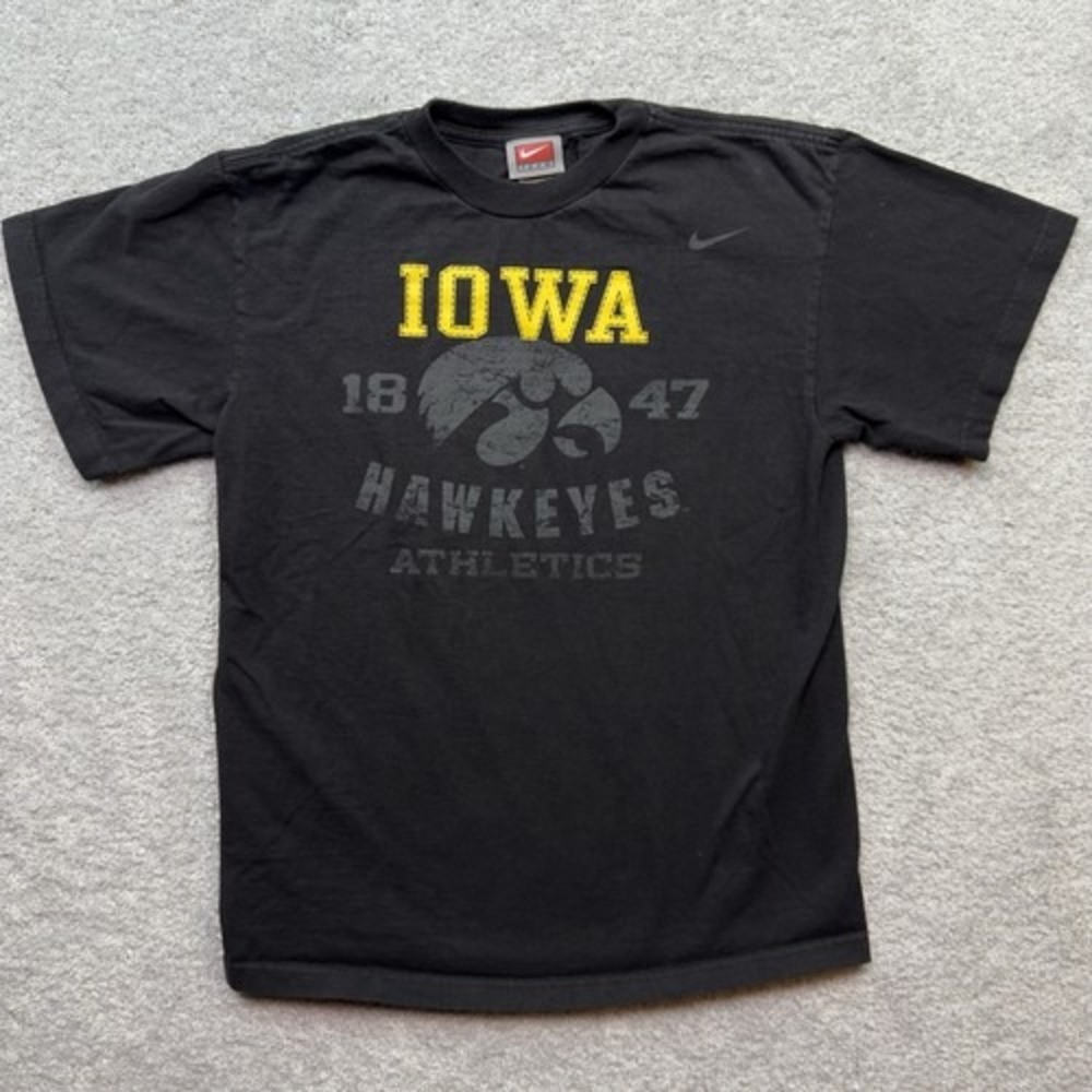 Vintage Nike Team Iowa Hawkeyes Womens XL Black 1847 Graphic T Shirt Y2K NCAA